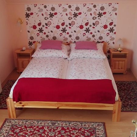 Marina-Buek Apartmanhaz Luaran gambar