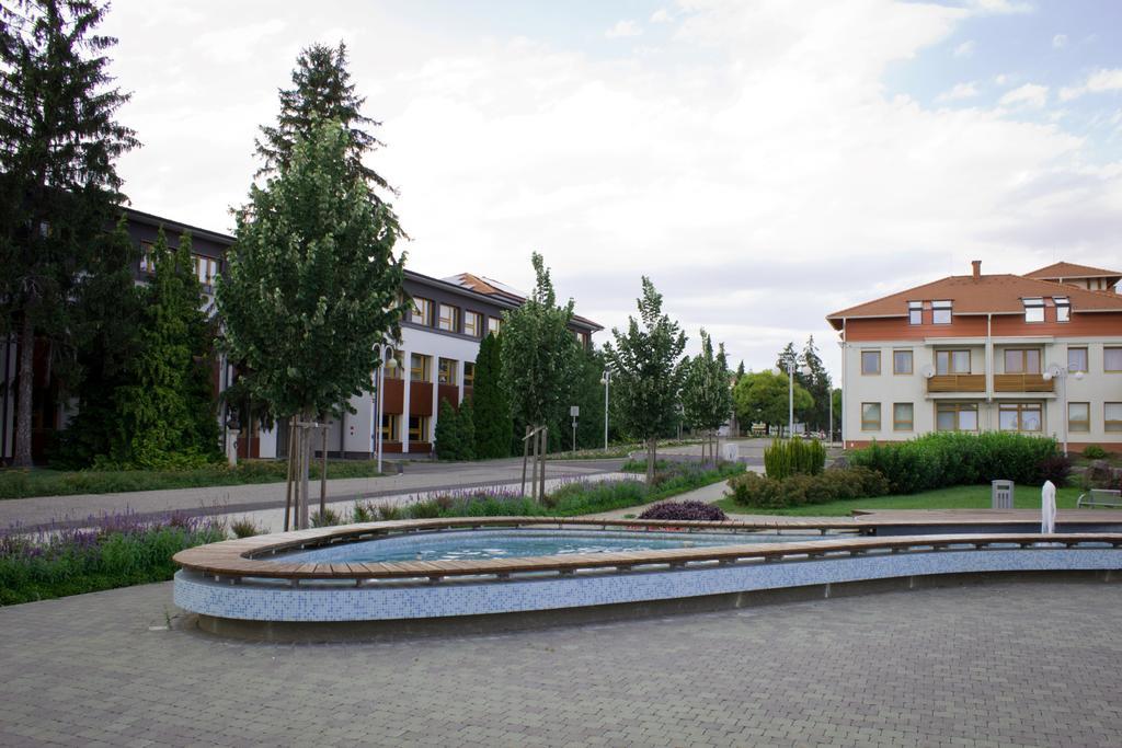 Marina-Buek Apartmanhaz Luaran gambar