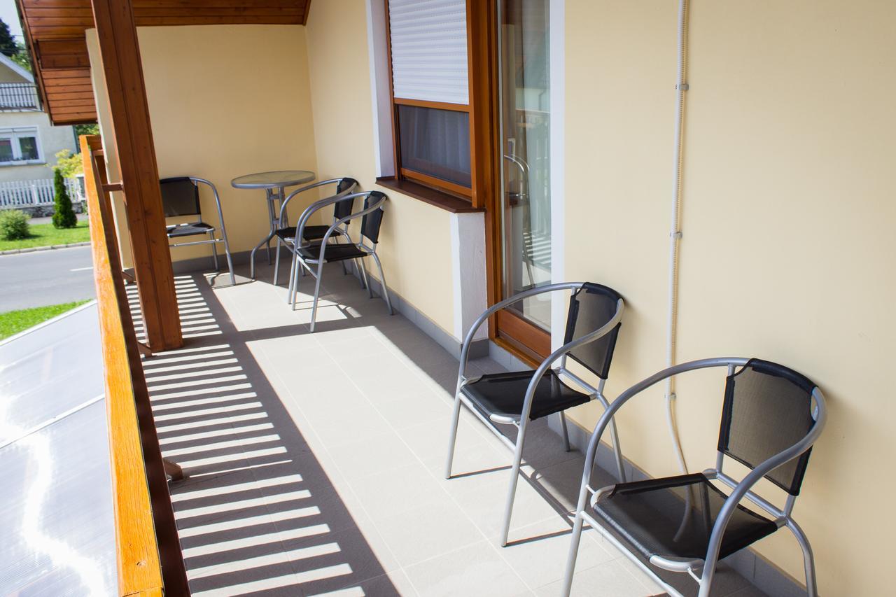 Marina-Buek Apartmanhaz Luaran gambar