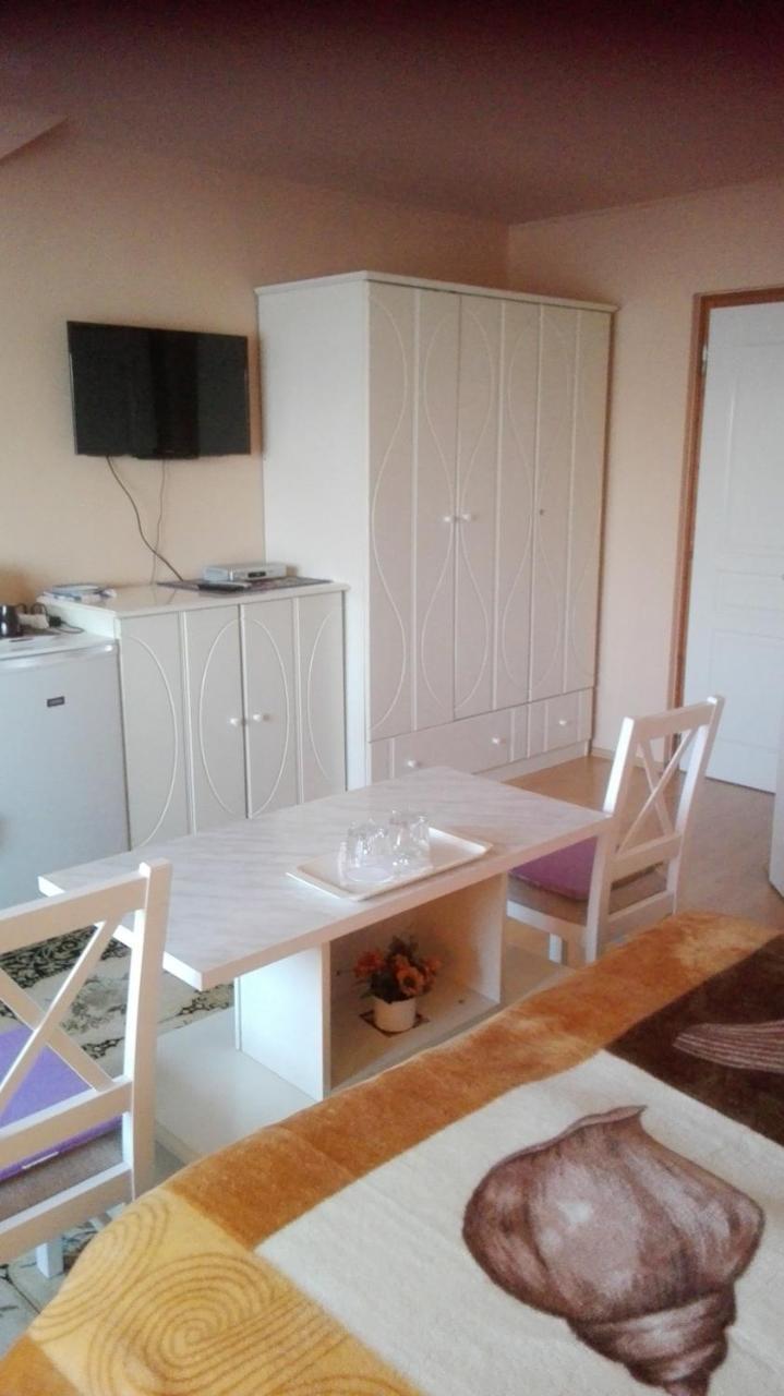Marina-Buek Apartmanhaz Luaran gambar